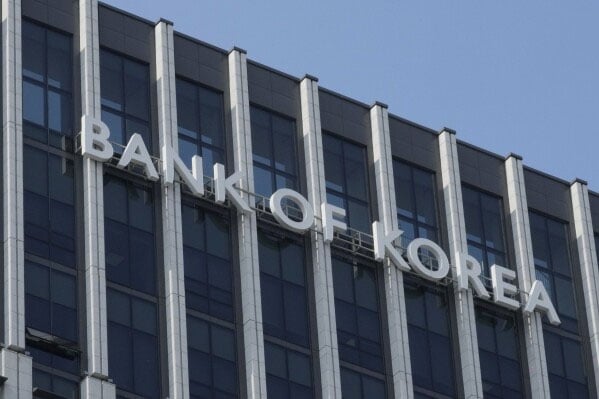 South Korea's economy failed to grow in first quarter: central bank