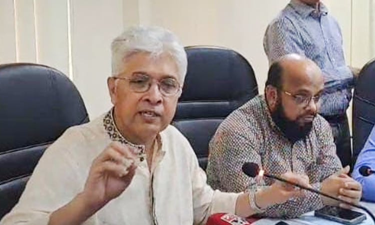 কাঁচা চামড়া সংরক্ষণ ব্যবস্থা দেখতে সাভার ট্যানারি পরিদর্শন করেছেন আদিলুর