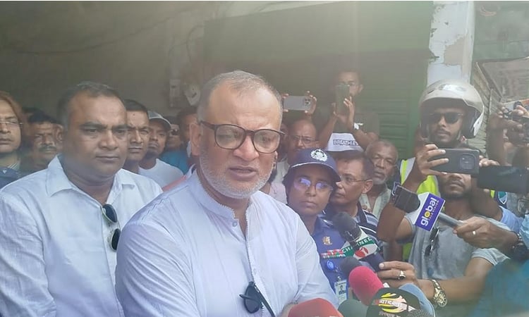 চামড়া শিল্পে নৈরাজ্য সিন্ডিকেট ভাঙতে সরকার কাজ করছে: বাণিজ্য উপদেষ্টা